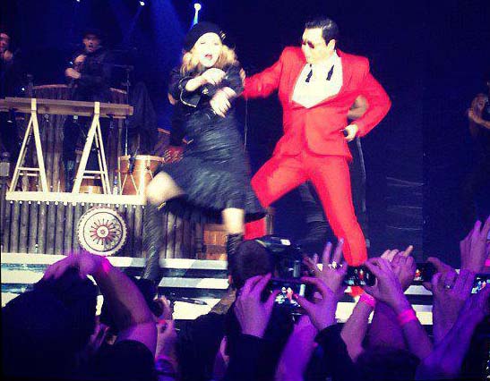 Psy Kejutkan Penggemar Madonna di New York